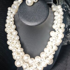 Elegant Pearl Necklace and Earring Set
